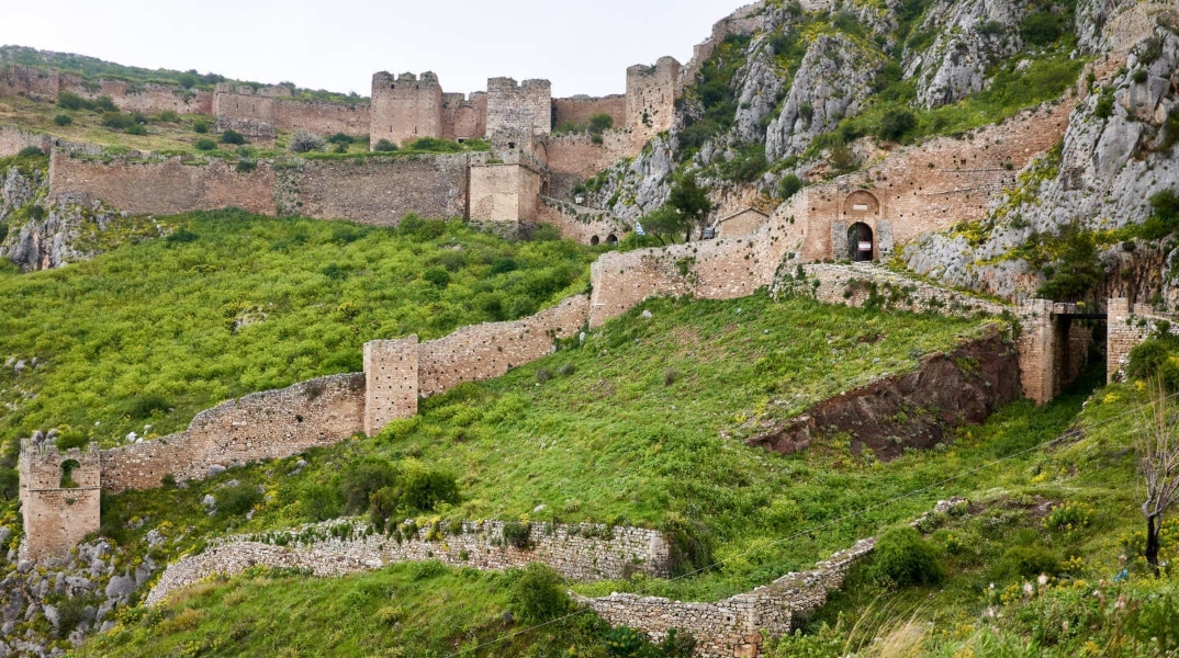 αρχαοι καστρο, βουνα, τειχη