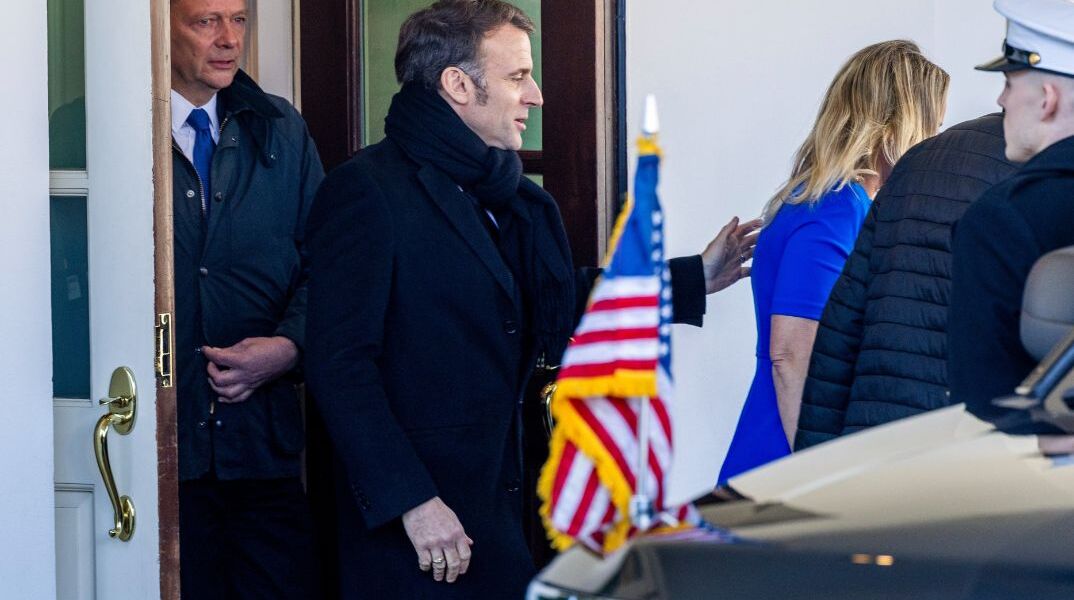 Μακρόν: Έφτασε στον Λευκό Οίκο για τις «δύσκολες» συνομιλίες με τον Τραμπ για την Ουκρανία