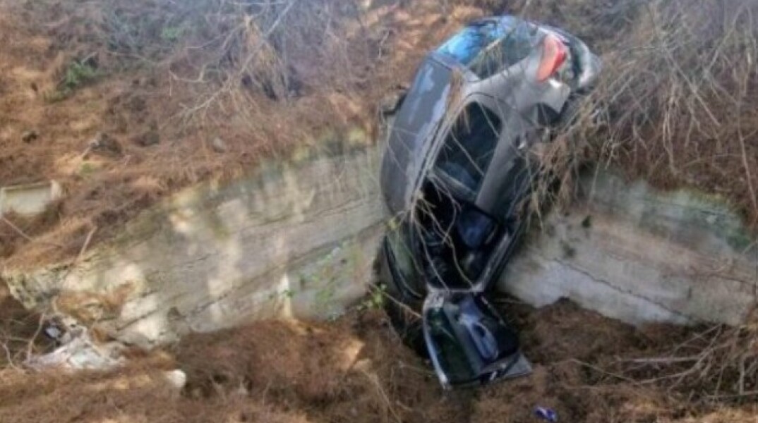 Ρόδος: Γυναίκα έπεσε με το ΙΧ σε χαντάκι για να αποφύγει ελάφι και εγκλωβίστηκε όλο το βράδυ