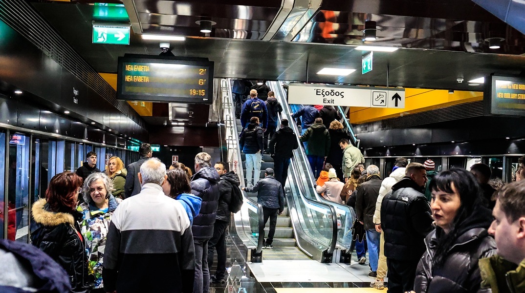 Μετρό Θεσσαλονίκης: Άλυτο παραμένει το χθεσινό πρόβλημα - Στον σταθμό «25ης Μαρτίου» η μετεπιβίβαση