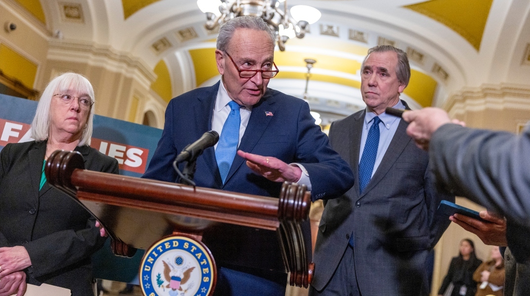 Ο Τσακ Σούμερ, επικεφαλής της πλειοψηφίας των Δημοκρατικών στη Γερουσία 