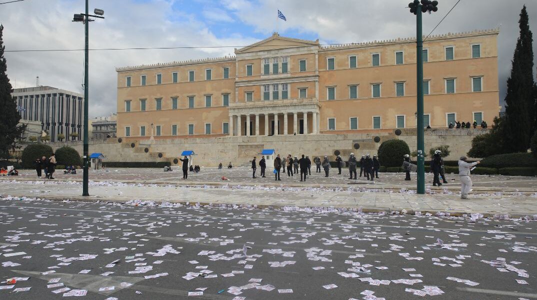 ΕΠΕΙΣΟΔΙΑ ΜΕΤΑ ΤΟ ΤΕΛΟΣ ΤΗΣ ΑΠΕΡΓΙΑΚΗΣ ΣΥΓΚΕΝΤΡΩΣΗΣ ΣΤΗΝ ΑΘΗΝΑ ΓΙΑ ΤΗΝ ΣΥΜΠΛΗΡΩΣΗ ΔΥΟ ΧΡΟΝΩΝ ΑΠΟ ΤΟ ΣΙΔΗΡΟΔΡΟΜΙΚΟ ΔΥΣΤΥΧΗΜΑ ΤΩΝ ΤΕΜΠΩΝ