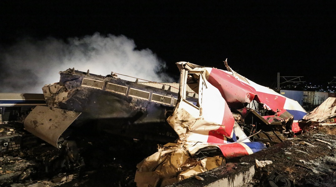 Τέμπη: Τι απαντά το Χημείο του Κράτους για το ξυλόλιο, τα έλαια σιλικόνης και την πυρόσφαιρα