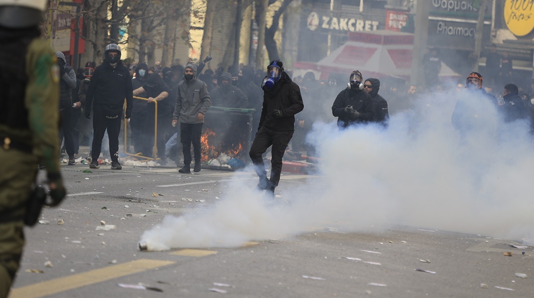 ΥΠΠΟ: Φθορές στον αρχαιολογικό χώρο του Ολυμπίου Διός από τα χθεσινά επεισόδια