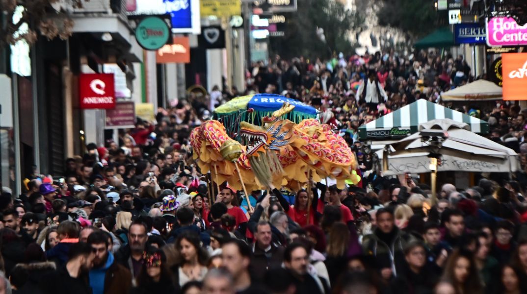 Καρναβάλι 2025: Εντυπωσιακή παρέλαση στην Αθήνα - Πλήθος κόσμου και χρωμάτων