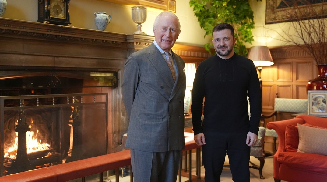 Ο Βολοντίμιρ Ζελένσκι έγινε δεκτός από τον βασιλιά Κάρολο