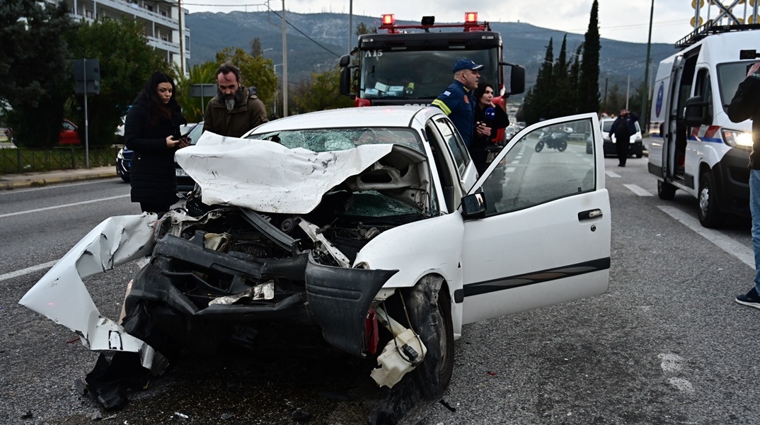 Δύο νεκροί και τέσσερις τραυματίες σε καραμπόλα τριών αυτοκινήτων στην Κατεχάκη
