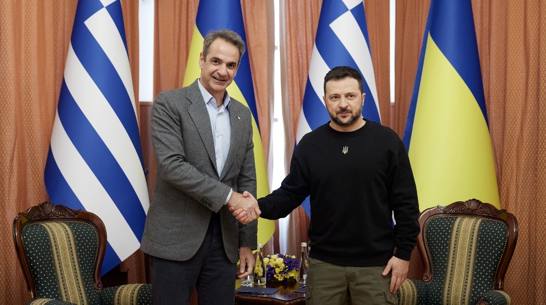 Ο Πρωθυπουργός Κυριάκος Μητσοτάκης με τον Πρόεδρο της Ουκρανίας Βολοντίμιρ Ζελένσκι