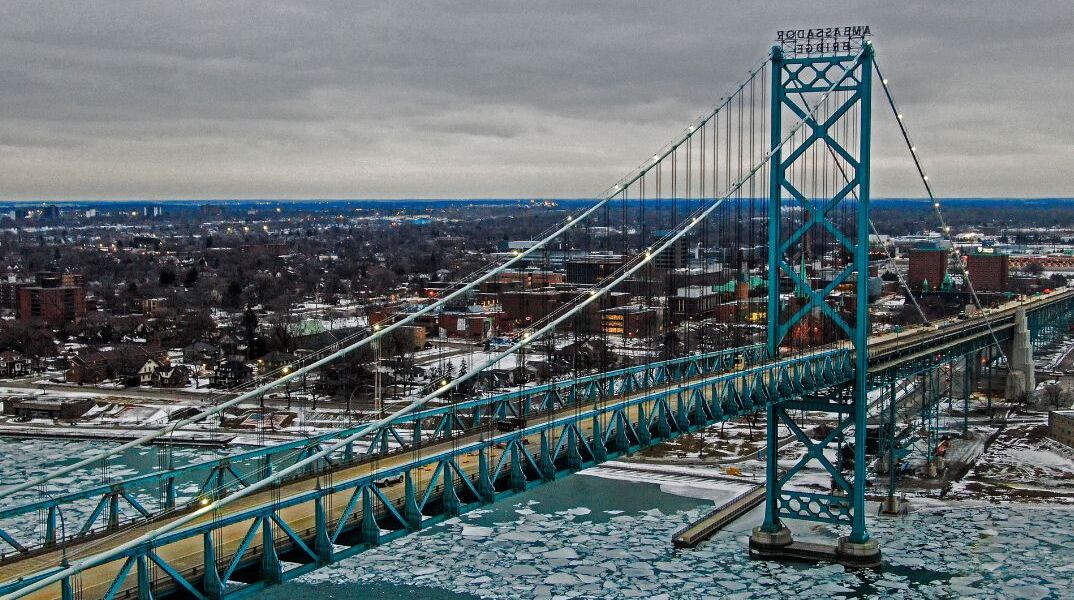 Kαναδάς: Κυβερνήτης απειλεί με διακοπή ρεύματος τρεις πολιτείες λόγω των δασμών του Τραμπ