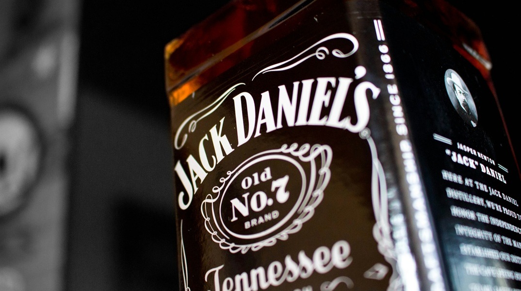 Καναδάς: Αποσύρει από τα ράφια φιάλες Jack Daniel's ως απάντηση στους δασμούς Τραμπ