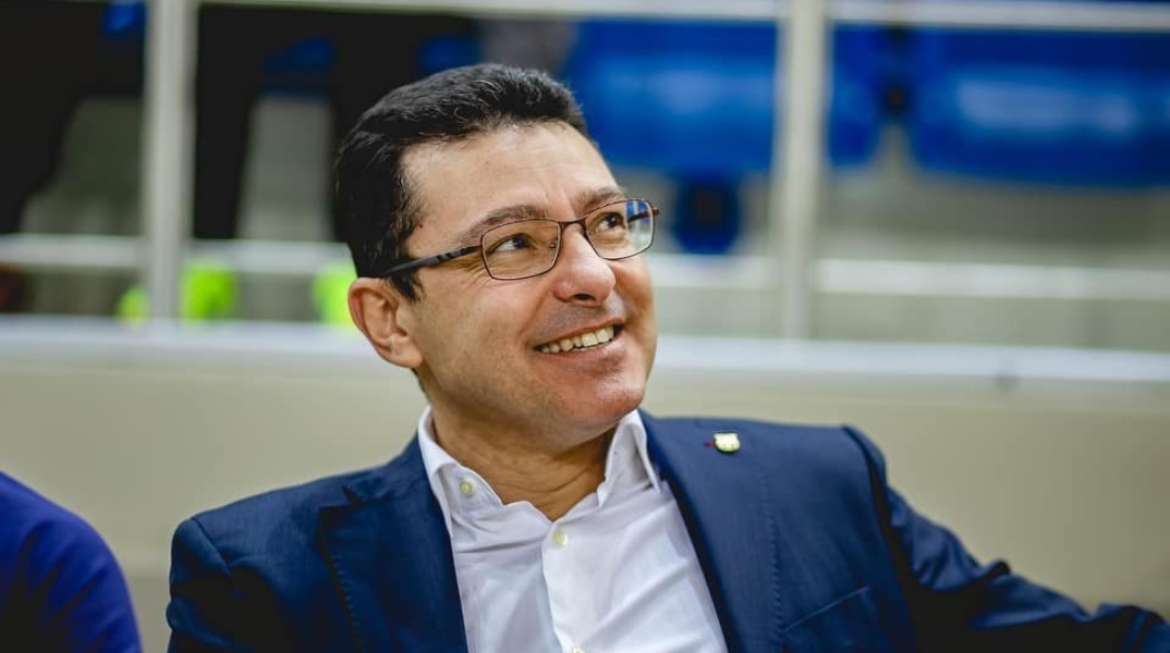 Ο Κάρλες Μινάρο