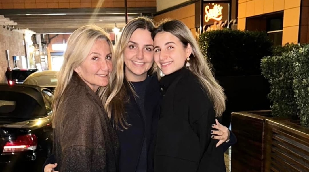 Η Μαρέβα Γκραμπόφσκι Μητσοτάκη με τις 2 κόρες της