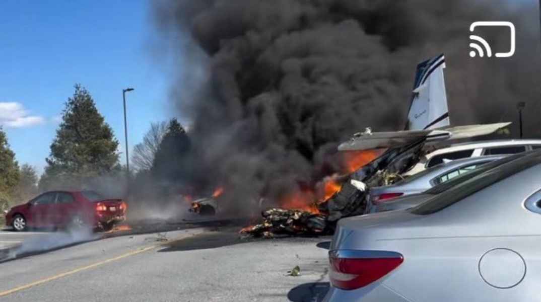 αεροσκαφος, συντρίμμια, φλογες, οχηματα