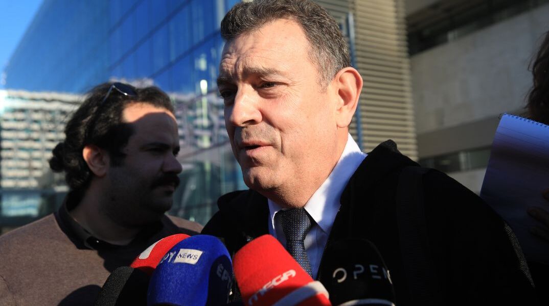  ΕΙΣΒΟΛΗ ΒΟΥΛΕΥΤΗ ΤΗΣ "ΝΙΚΗΣ" ΚΑΙ ΒΑΝΔΑΛΙΣΜΟΣ ΕΚΘΕΜΑΤΩΝ ΣΤΗΝ ΕΘΝΙΚΗ ΠΙΝΑΚΟΘΗΚΗ