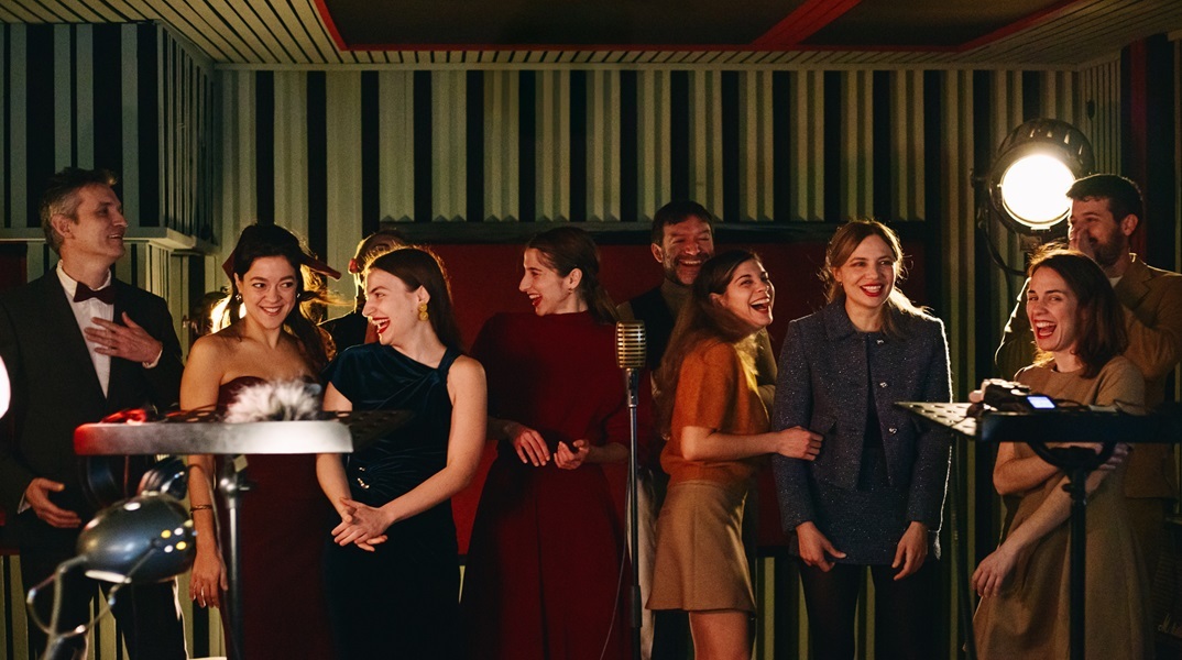 Το Φουλάρι στο Ολύμπια: Μια παράσταση που μπορείς να δεις με κλειστά ή ανοιχτά μάτια