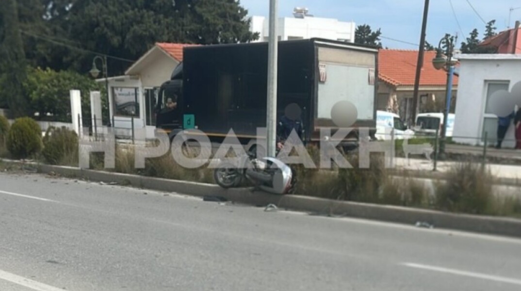 Τραγωδία στη Ρόδο: Οδηγός δικύκλου «καρφώθηκε» σε κολώνα φωτισμού και σκοτώθηκε