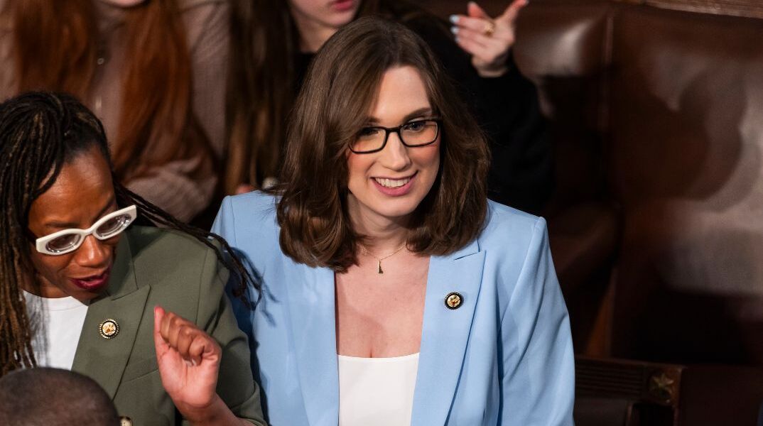 Σάρα ΜακΜπράιντ: Ρεπουμπλικανός προσφώνησε «κύριε» την τρανς βουλευτή