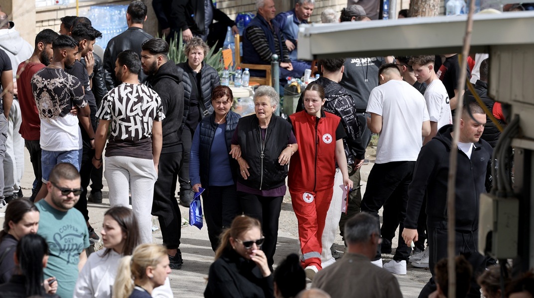 «Η αδερφή μου πέθανε, εγώ σώθηκα» - Μαρτυρίες από τη φονική φωτιά στη Βόρεια Μακεδονία