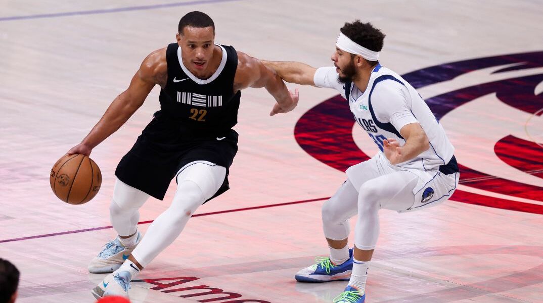 NBA: «Αρπάχτηκαν» συμπαίκτες στον πάγκο των Γκρίζλις