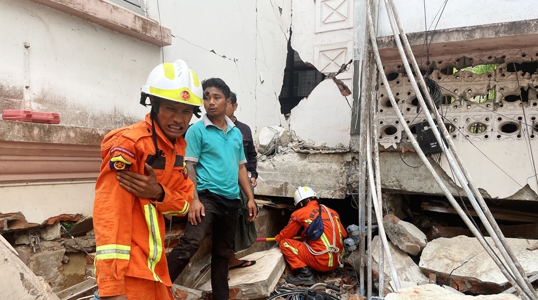 Εκατόμβη νεκρών στη Μιανμάρ - Προβλέψεις για χιλιάδες νεκρούς, εκατοντάδες αγνοούμενοι