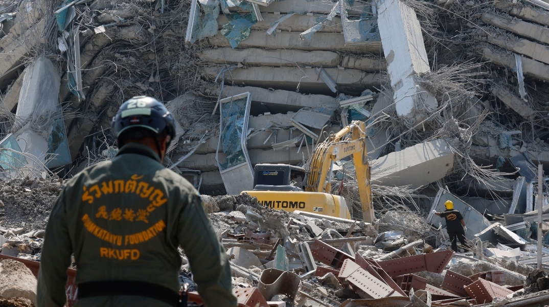 διασωστες, συντριμμια