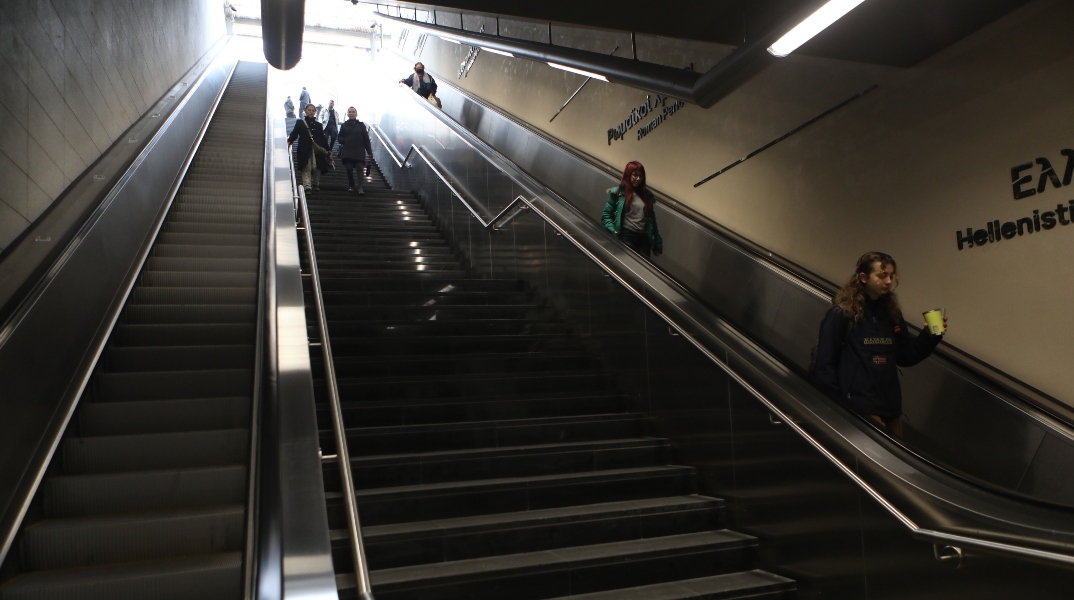 μετρό, σκαλια, επιβατες