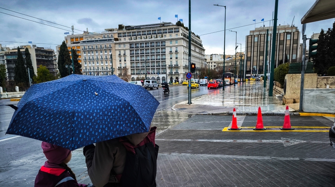 βροχη, περαστικοι
