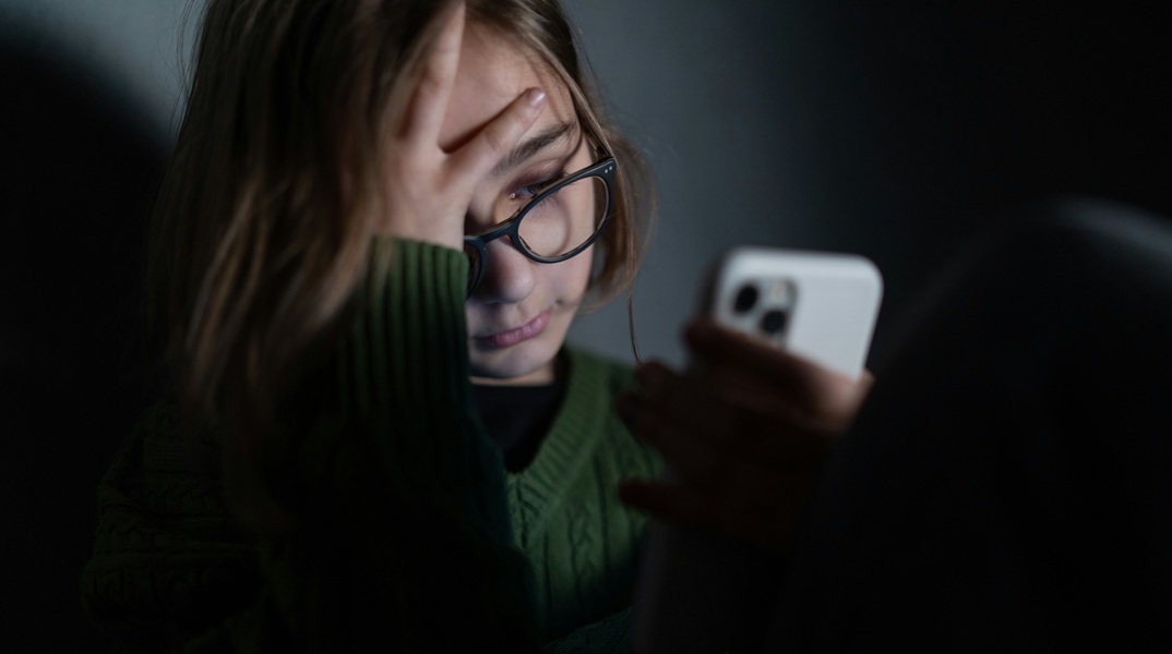 Θεσσαλονίκη: Έστελνε σε φίλους του γυμνές φωτογραφίες ανήλικης