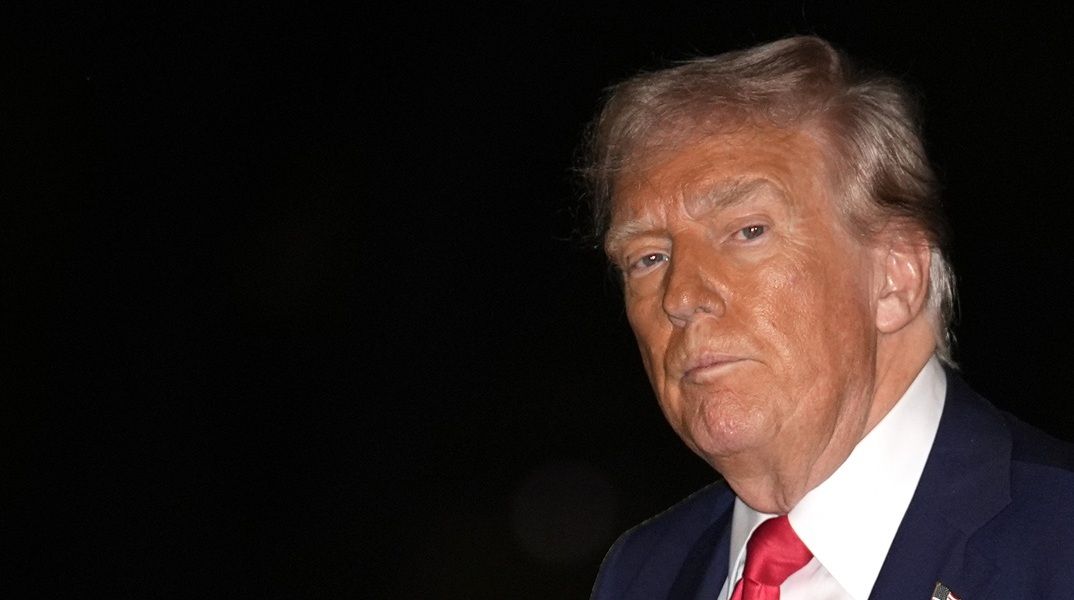 Επίθεση κατά του διεθνούς εμπορίου εξαπολύει ο Τραμπ με τους «αμοιβαίους» δασμούς