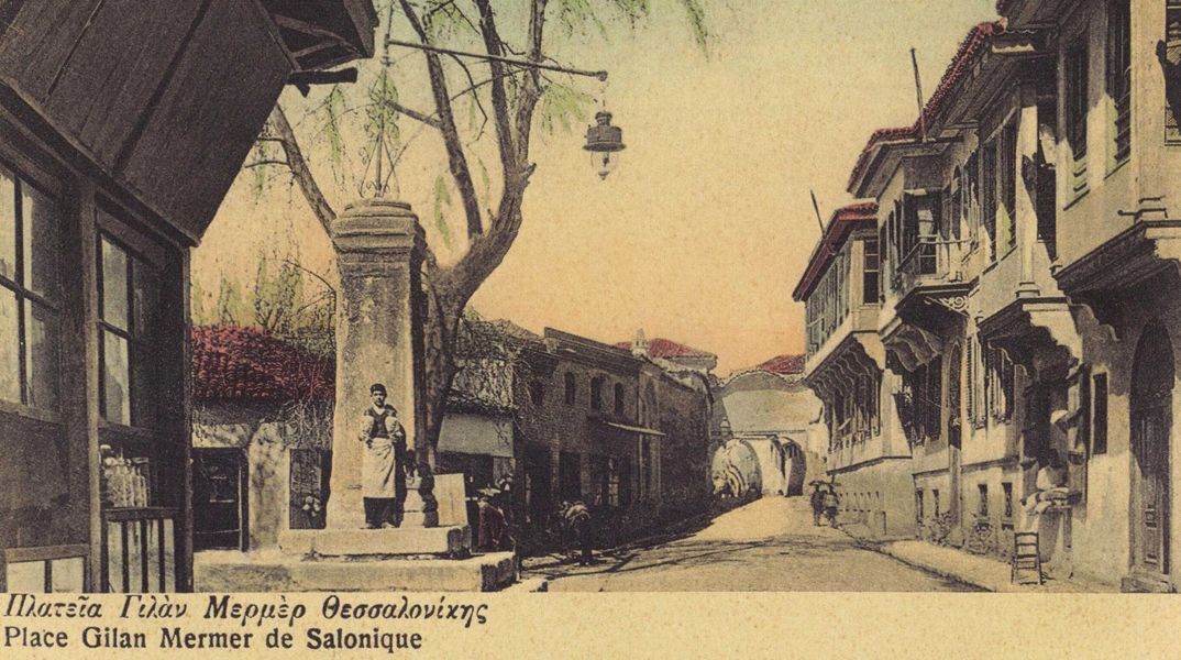 Η στήλη Yilan Mermer (Μαρμαρένιο Φίδι) ή και Στήλη των Όφεων