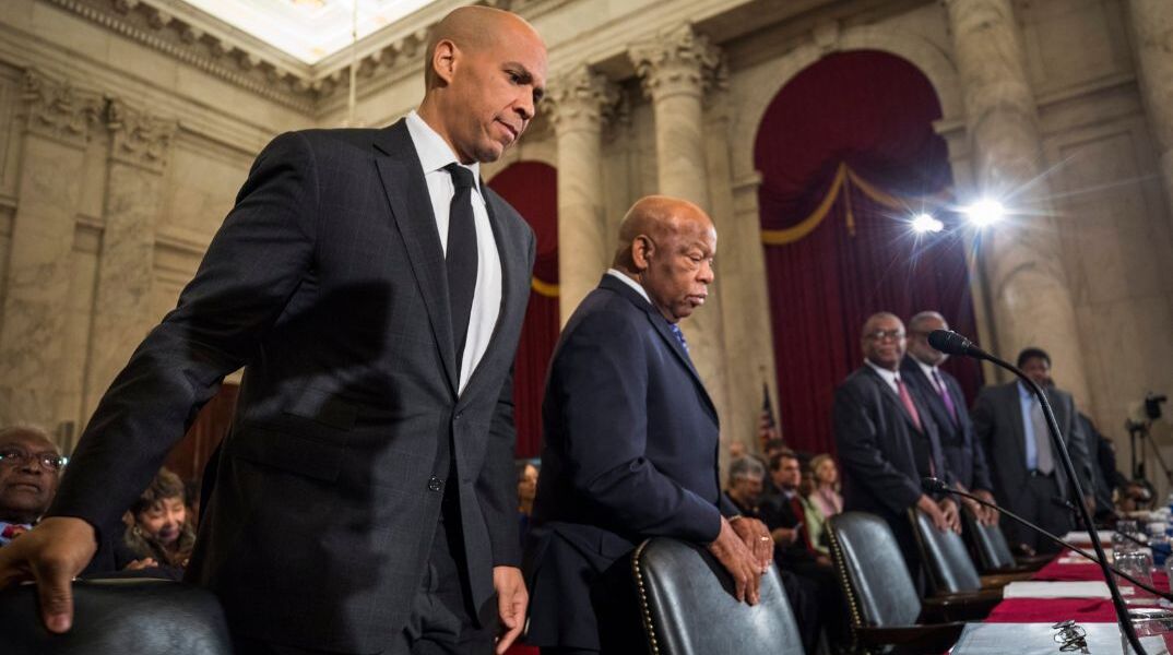 Κόρι Μπούκερ: Πώς έκανε την ομιλία των 25 ωρών χωρίς τουαλέτα, νερό και φαγητό