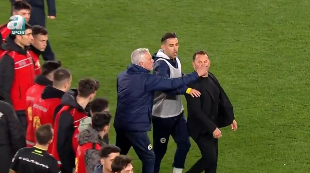 Ο Μουρίνιο αρπάζει από τη μύτη τον προπονητή της Γαλατάσαραϊ 