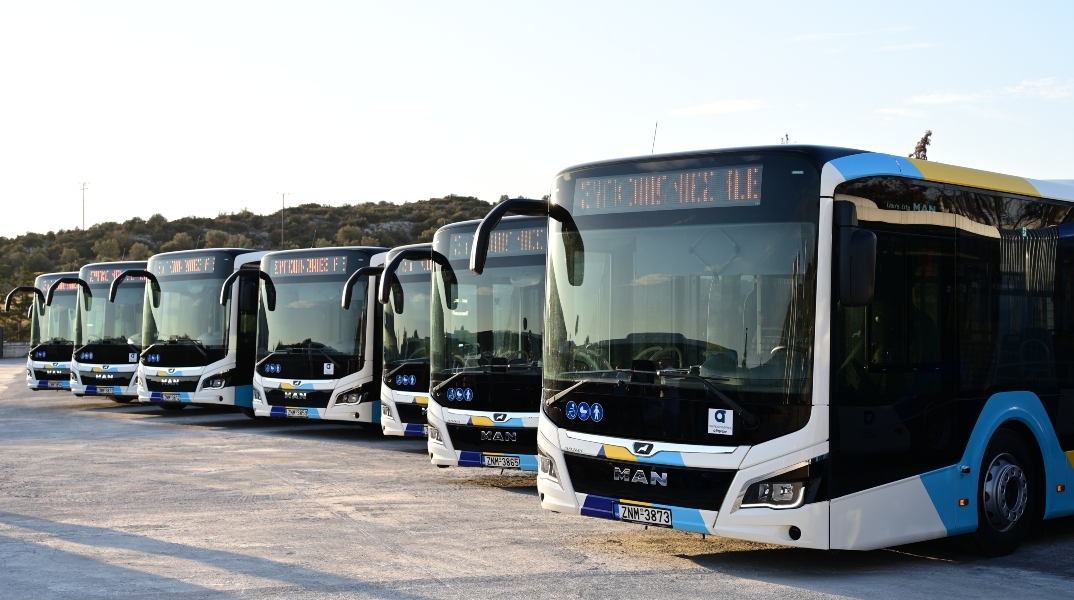 λεωοφορεια παρκαρισμενα