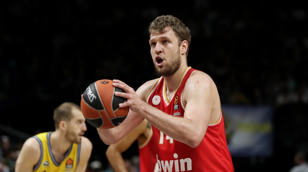 παιχτης μπασκετ 