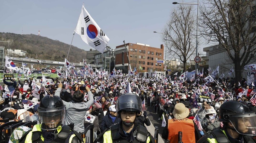 Νότια Κορέα: Οριστική καθαίρεση του προέδρου Γιουν με απόφαση-καταπέλτης του Συνταγματικού Δικαστηρίου