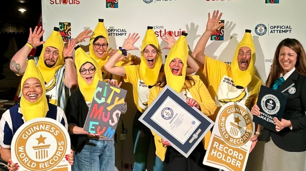 ανθρωποι με καπελα-μπαμπανες, απονομη βραβειου Γκινες