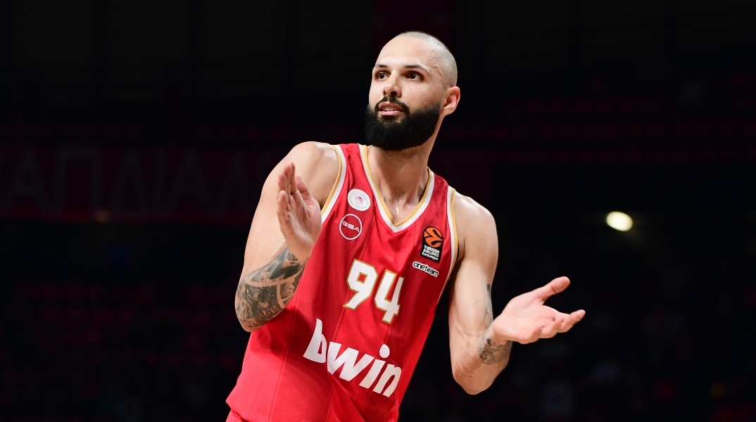 παιχτης μπασκετ 