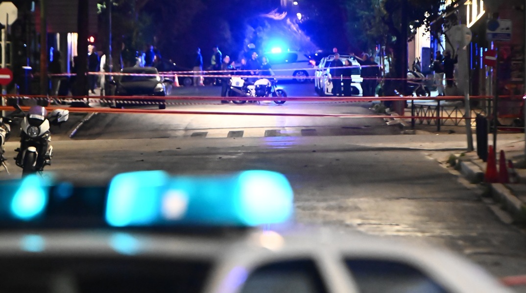 Σημαντικές υλικές ζημιές μετά την έκρηξη αυτοσχέδιου μηχανισμού στην είσοδο των γραφείων της Hellenic Train 