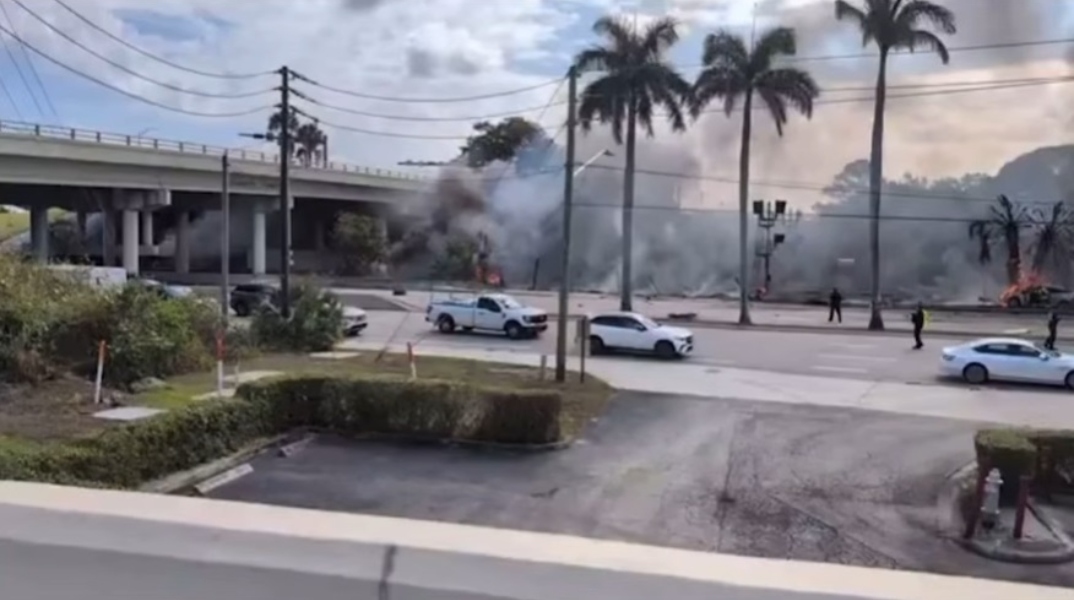 καπνοι απο φωτια, συντριβη αεροσκαφους