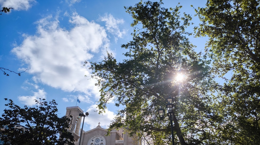 Καιρός: Φοράει...τα καλοκαιρινά του ο Απρίλης - Η πρόγνωση για τη Μεγάλη Εβδομάδα
