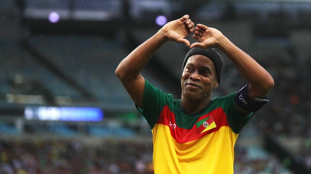 Η μαγεία του Ροναλντίνιο δεν πάει πουθενά - Επική ντρίπλα σε τερματοφύλακα 