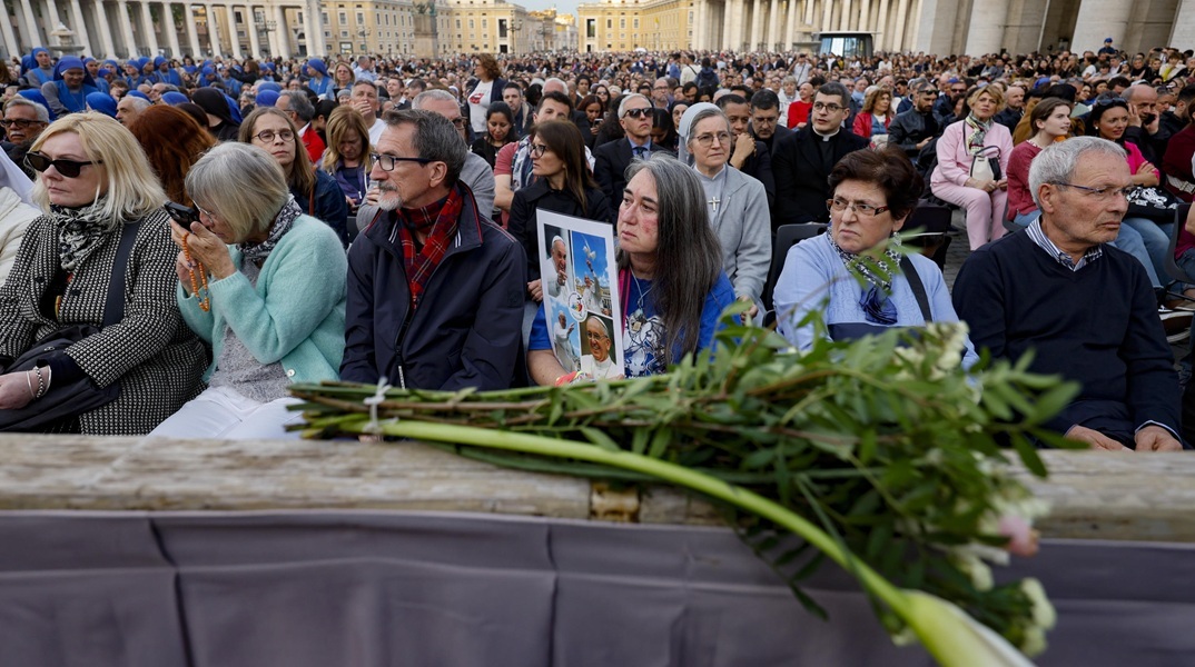 Εγκεφαλικό επεισόδιο και καρδιακή ανεπάρκεια η αιτία θανάτου του Πάπα Φραγκίσκου
