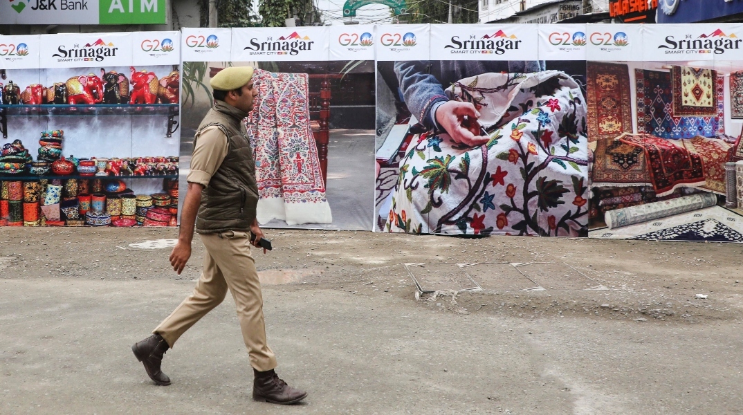 Ινδός στρατιώτης στο Κασμίρ