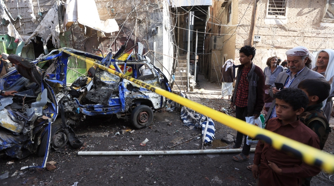 συντριβανι, περαστικοι