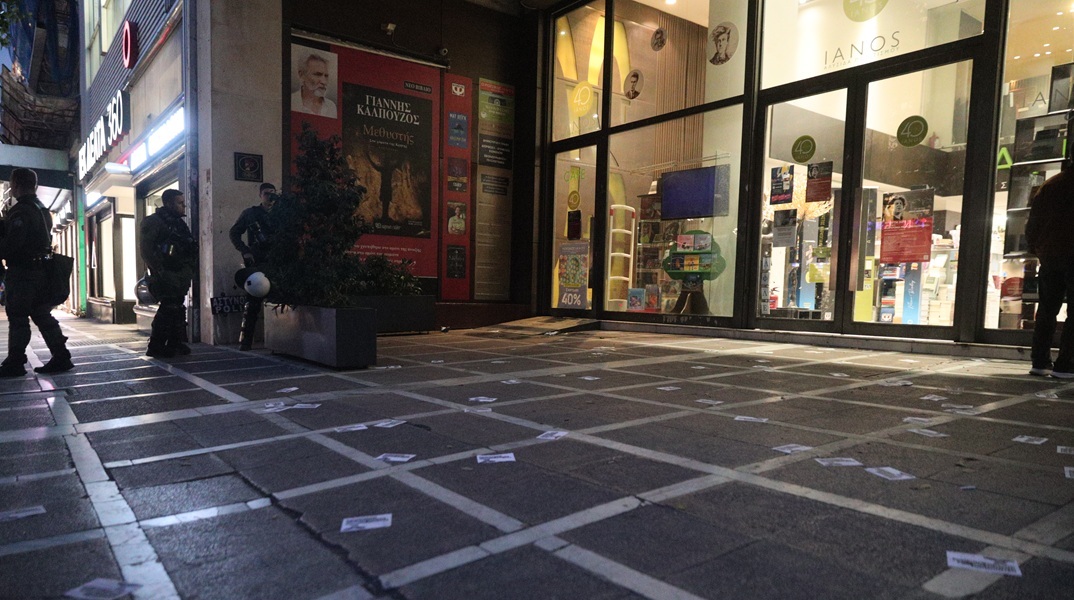 «Έξω οι τραμπούκοι, έξω οι αλήτες»: Επεισόδια στον Ιανό σε συζήτηση για τα Τέμπη