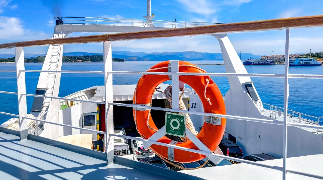 πλοιο, θαλασσα, σωσιβιο, ουρανος