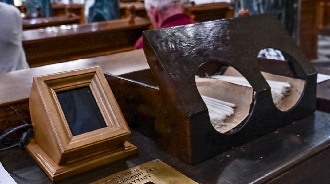 Το πρώτο POS σε παγκάρι εκκλησίας της Αθήνας είναι γεγονός – Σε ποιο ναό τοποθετήθηκε