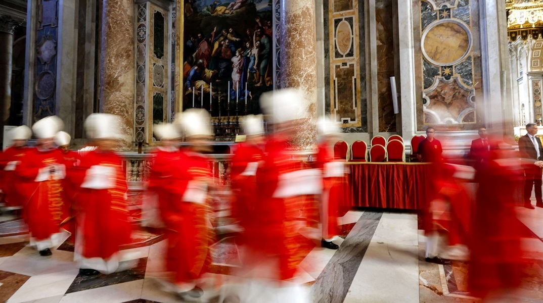 Βατικανό: Συνεχίζονται οι συναντήσεις των καρδιναλίων – Φέρεται να μην υπάρχει πρόσωπο κοινής αποδοχής