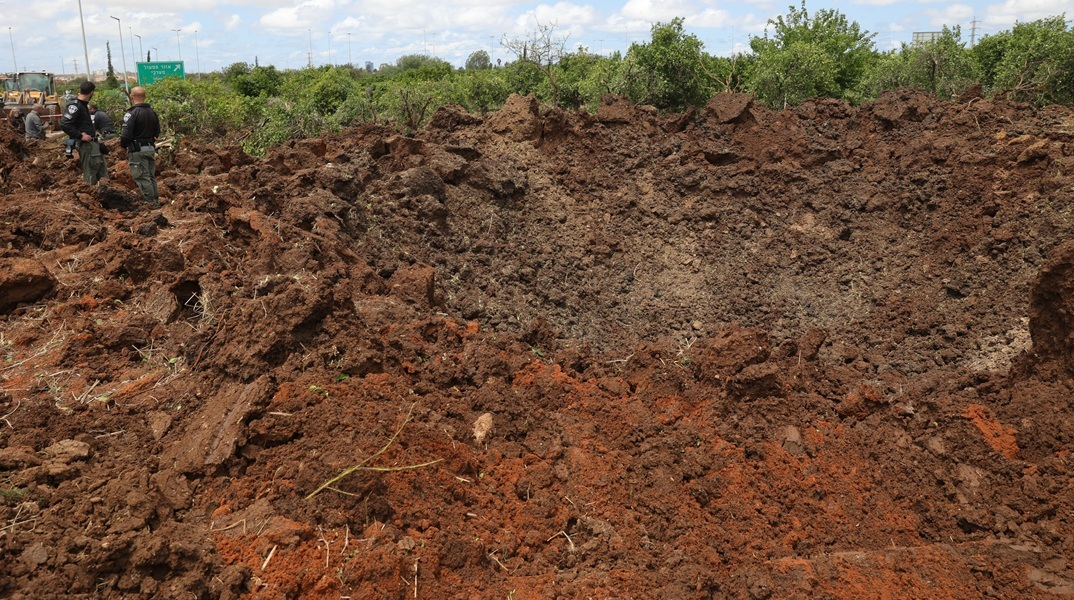 Ισραήλ: Κρατήρα δεκάδων μέτρων προκάλεσε ο πύραυλος κοντά στο αεροδρόμιο «Μπεν Γκουριόν»