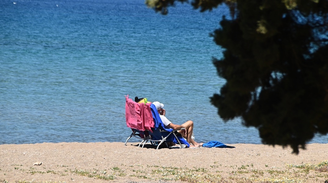 Μύρισε από τις αρχές Μαΐου καλοκαίρι: Ξεχύθηκαν στις παραλίες μικροί και μεγάλοι